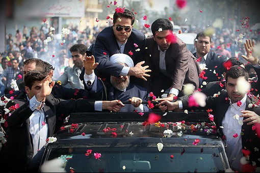رئیس&zwnj;جمهور به منظور انجام دومین سفر استانی خود، صبح سه شنبه وارد بندرعباس شد و با استقبال مردم مواجه گردید/فارس
