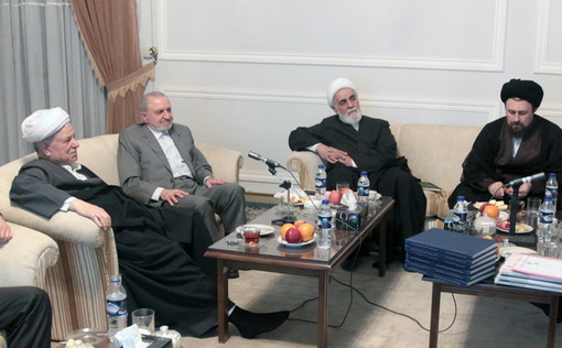 سومین نشست هیأت مؤسس دانشگاه آزاد روز شنبه با حضور آیت&zwnj;الله هاشمی رفسنجانی رئیس مجمع تشخیص مصلحت نظام برگزار شد. /ایرنا
