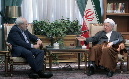 محمد جواد ظریف وزیر امور خارجه و جمعی از مسؤولان این وزارت خانه روز شنبه با آیت الله هاشمی رفسنجانی رییس مجمع تشخیص مصلحت نظام دیدار کردند/TABNAK
