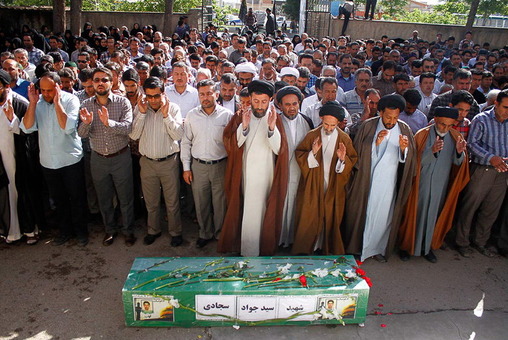 تشییع پیکر مدافع افغانی تبار حرم حضرت زینب (س) در شیراز/ISNA
