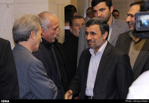 احمدی نژاد در مجلس ختم علیرضا سلیمانی