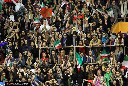 تصاویر آخرین حضور بانوان در ورزشگاه آزادی در جریان بازی ایران و ژاپن-18 شهریور 1391