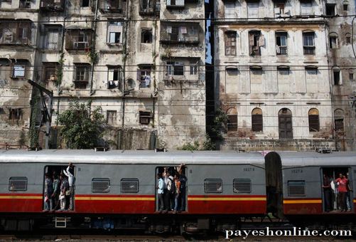 تصاویر باورنکردنی از مسافران قطار در هند