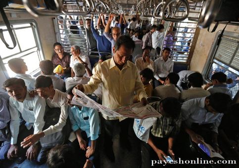 تصاویر باورنکردنی از مسافران قطار در هند
