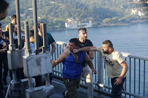 شدت خشونت در مواجهه با کودتاگران در ترکیه تکان‌دهنده است
