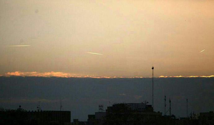 پس از توقف شلیک پدافندها، خبر رسید که هواپیماهای جنگنده بر فراز آسمان تهران در حال گشت زنی هستند