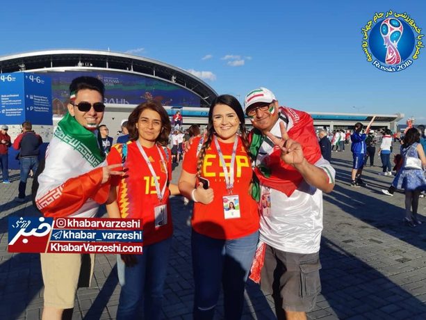 
هواداران ایرانى و اسپانیایى در یک قاب