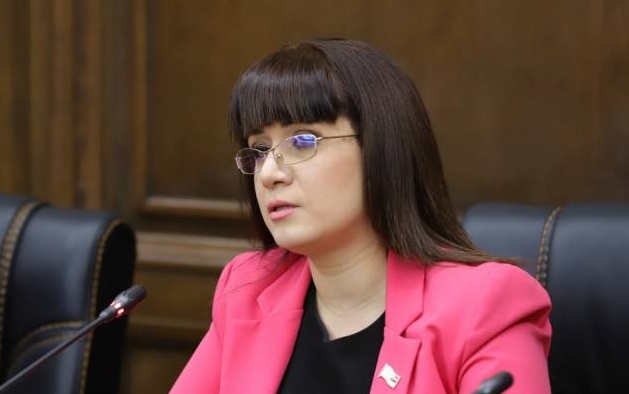 نازلی باغداساریان