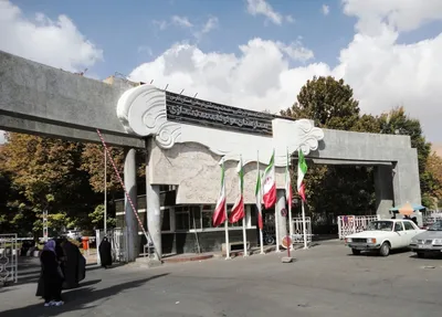 رئیسی: همسایگان به جای اروپا به شیراز می‌آیند