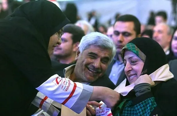 همایش روز جهانی داوطلب روز پنجشنبه با حضور فرهادی،رئیس جمعیت هلال احمر ایران و وزیر علوم،دبیرکل فدراسیون بین المللی جمعیتهای  صلیب سرخ و هلال احمر،ابتکار رئیس سازمان محیط زیست و رافع رییس سازمان داوطلبان هلال احمر برگزارشد./FNA