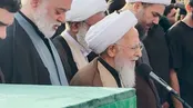 لحظه شکستن بغض آیت الله جوادی حین اقامه نماز