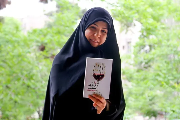 نیلوفر شادمهری