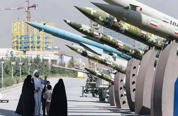در حاشیه افتتاحیه نمایشگاه ملی کتاب دفاع مقدس./ISNA
