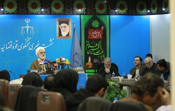 حجت الاسلام والمسلمین &laquo;غلامحسین محسنی اژه ای&raquo; معاون اول و سخنگوی قوه قضاییه روز دوشنبه در نشست خبری با خبرنگاران، به سووالات مطرح شده پاسخ داد./IRNA
