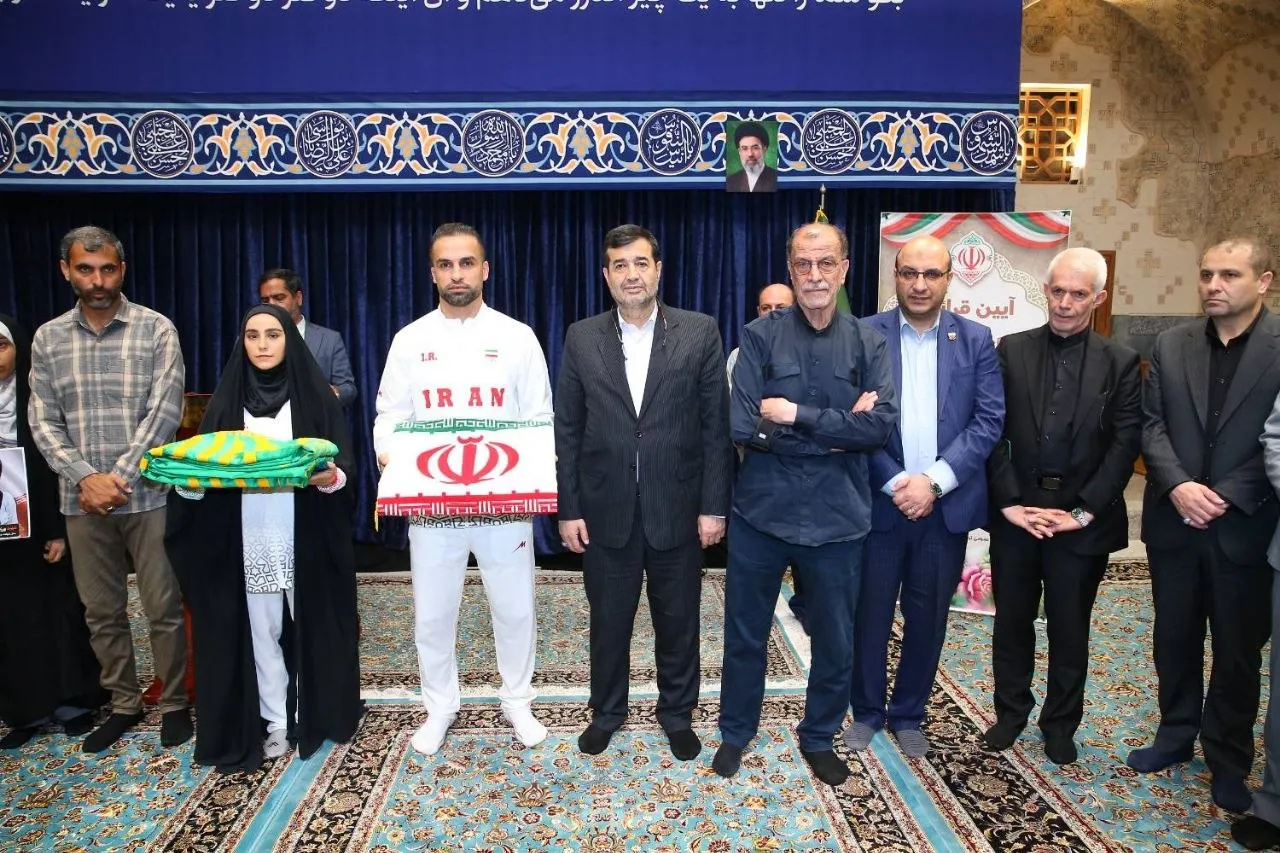 بدرقه پرچمداران کاروان «فرشته‌های میناب» در رواق دارالذکر