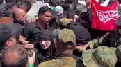 حرکت جالب برای خبرنگار زن در تشییع رهبر انقلاب