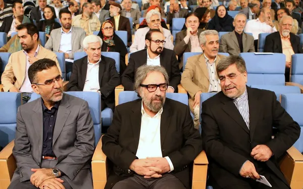 برگزیدگان عرصه فرهنگ و هنر شامگاه جمعه با حجت الاسلام و المسلمین حسن روحانی رییس جمهوری اسلامی ایران در یکی از سالن های مجاور سالن اجلاس سران دیدار کردند.تصاویر به ترتیب از راست: علی جنتی وزیر ارشاد،مسعود کیمیایی کارگردان و حجت اللّه ایوبی رئیس سازمان سینمایی/IRNA
