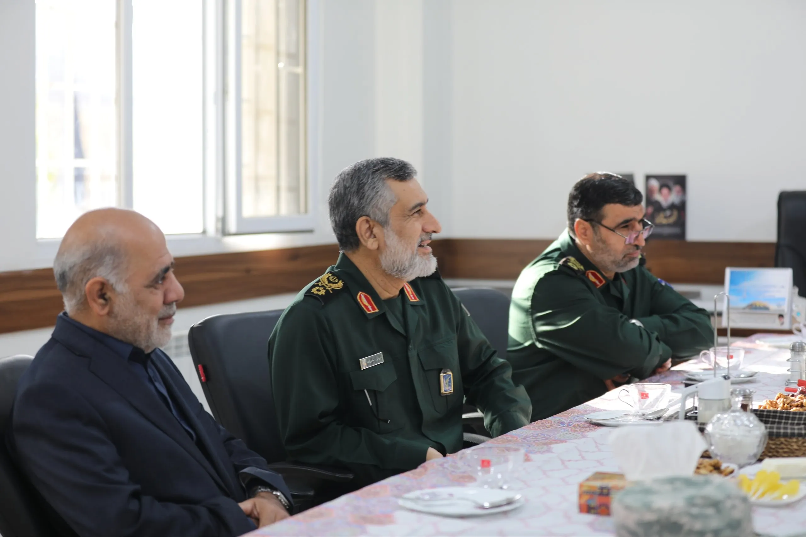 تصویری از سرلشکر عبداللهی و شهیدان حاجی‌زاده و باقری