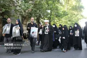 تجمع مردم پیش از آغاز مراسم تشییع شهدای خدمت