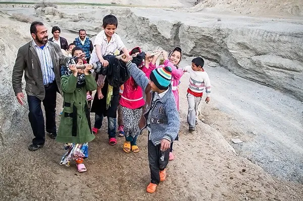 جشن عروسک باران ـ این آیین سنتی علاوه بر افزایش محبت و دوستی میان روستاییان&zwnj;، موجب شادی مردم در فصل خشکسالی می&zwnj;شود. در این مراسم، عروسکی پارچه&zwnj;ای درست می&zwnj;کنند و با آواز خوانانی به درب منزل تمامی روستاییان می&zwnj;روند./TASNIM
