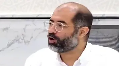 چهره سوپرانقلابی: الاغ! اسم مفسد اقتصادی رو گفتن هم خلاف وحدته؟