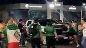 لحظات زیر گرفتن هواداران تیم فوتبال مکزیک حین شادی!