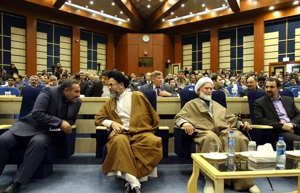 همایش بین المللی فرصت های سرمایه گذاری استان همدان روز پنجشنبه با حضور عبدالرضا رحمانی فضلی وزیر کشور و سیدمحمود علوی وزیر اطلاعات و فعالان اقتصادی داخلی و خارجی در همدان برگزار شد. /IRNA
