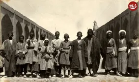 مردان اصفهانی ۱۳۶ سال قبل روی پل خواجو
