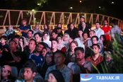 عکس: اکران «نیم‌شب» روی «پل طبیعت»
