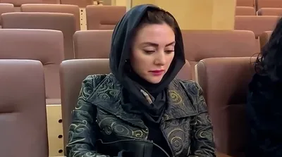 استایل مهسا کرامتی در مراسم ترحیم هادی مرزبان