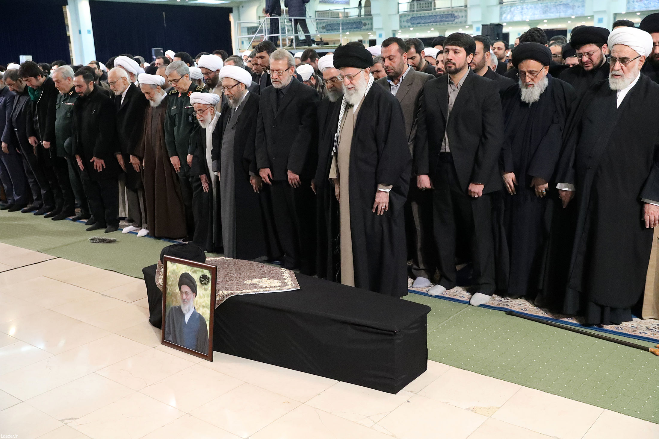 اقامه نماز رهبری بر پیکر آیت الله هاشمی شاهرودی