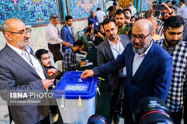 حسین دهقان رئیس بنیاد مستضعفان