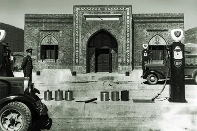 عکس: پنجره‌ای به گذشته؛ بنزین‌فروشی در تهران قدیم