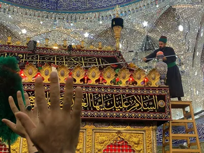 ندای لبیک یا عباس(ع) زائران حرم قمر بنی هاشم