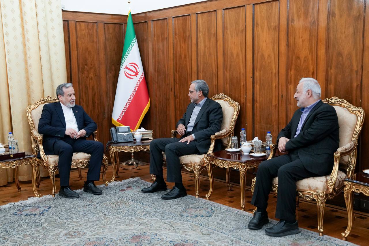 دیدار دو نماینده مجلس با وزیر امور خارجه
