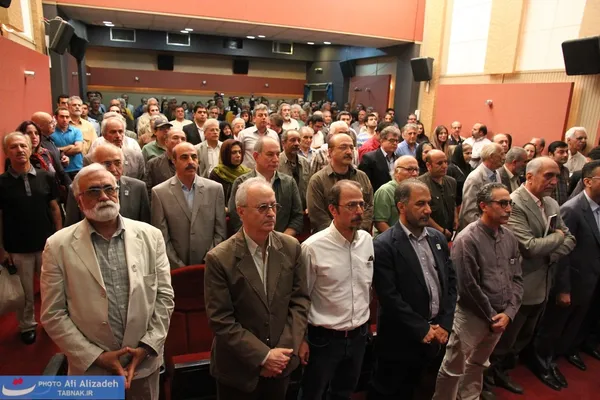 نمایی از احترام به سرود ملی کشور