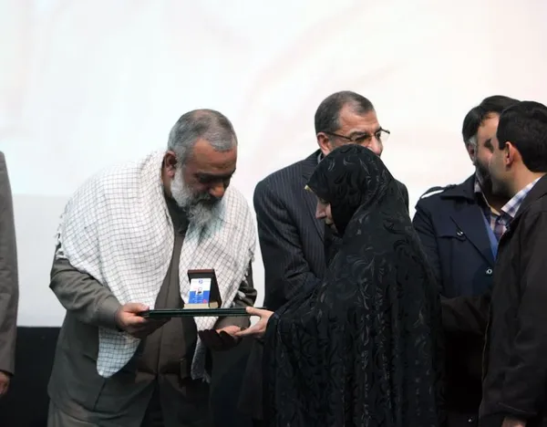 همایش بزرگداشت روز بسیج رسانه و شهدای عرصه رسانه روز سه شنبه با حضور سردار محمدرضا نقدی رییس سازمان بسیج (وسط) در سالن کنفرانس نمایشگاه بین المللی تهران با تجلیل از شهید شاخص امسال، تصویربردار شهید احمد رستگار برگزار شد. /IRNA