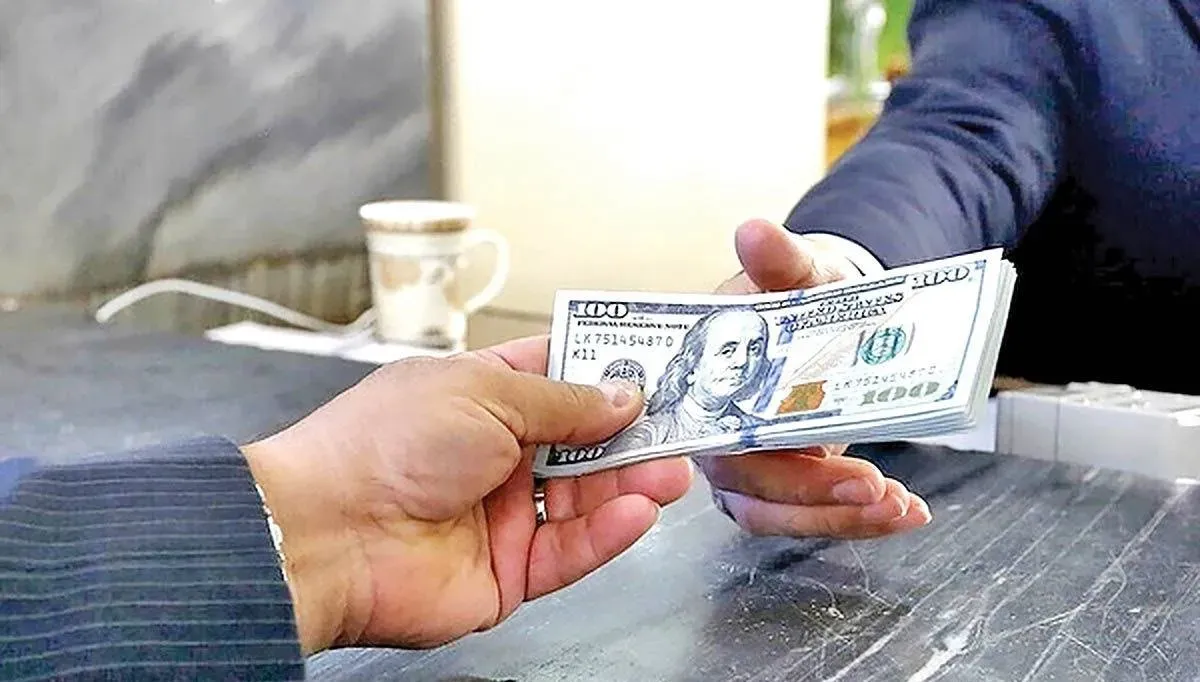وقتی دلار انبار می‌کنیم چه اتفاقی می‌افتد؟