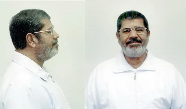 محاکمه محمد مرسی، رئیس جمهوری پیشین مصر و ۱۳۱ متهم دیگر در پرونده حمله به زندان&zwnj;ها در دوره انقلاب علیه نظام حسنی مبارک، سه&zwnj;شنبه هشتم بهمن آغاز شد. به گزارش &zwnj;الشرق&zwnj;الاوسط، بنا بر کیفرخواستی که نماینده دادستان مصر در جلسه دادگاه قرائت کرد، شماری از رهبران گروه اسلامگرای اخوان&zwnj;المسلمین و همچنین اعضایی از گروه فلسطینی حماس و حزب&zwnj;الله لبنان، در این پرونده متهم هستند. بسیاری از متهمان این پرونده &zwnj;غیابی محاکمه می&zwnj;شوند/EPA