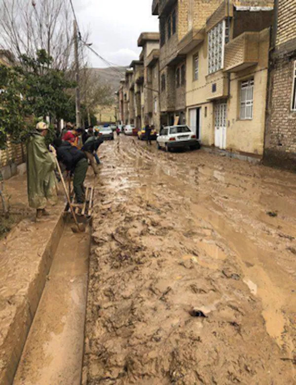 پاکسازی معابر با حضور نیروهای مردی صبح امروز در شیراز