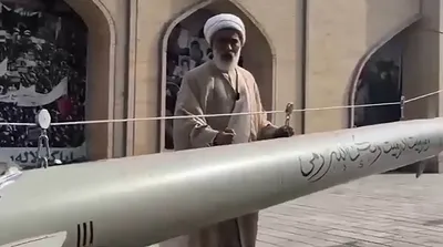 ویدیوی یک روحانی از پرتاب همکارش با موشک به اسرائیل!