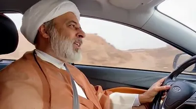 ویدیوی شاذ یک روحانی درون خودرو