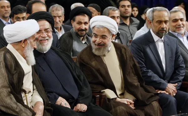 حجت الاسلام والمسلمین حسن روحانی، رئیس&zwnj;جمهوری سه شنبه شب با جمعی از خانواده&zwnj;های معظم شهدا و ایثارگران دیدار کرد./IRNA 
