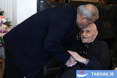 عکس: دیدار رییس‌جمهور با دکتر فرخ سعیدی، از مفاخر علوم پزشکی کشور