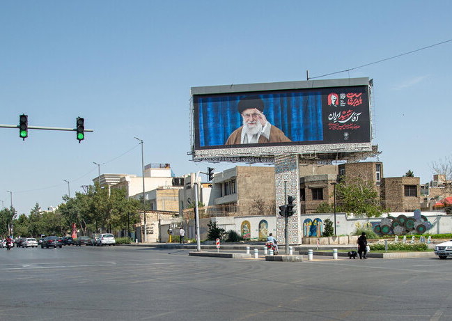 نام را جایگزین نکنید؛ نشانی در شان رهبر شهید بنا کنید