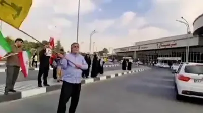 شعار سوپرانقلابی‌ها در فرودگاه مهرآباد علیه پزشکیان و عراقچی