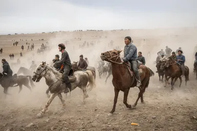 عکس: «آلامان اولاک»؛ بازی سنتی اسب‌سواران قرقیزستان