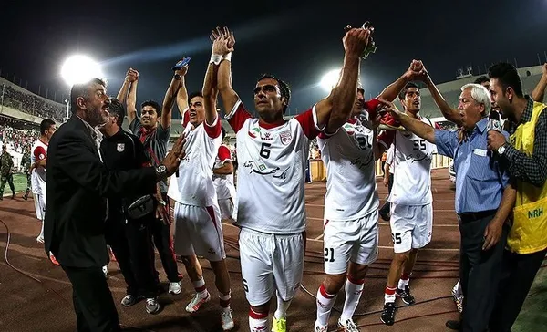 در ادامه دیدارهای هفته هفتم لیگ بر&zwnj;تر فوتبال، پرسپولیس در ورزشگاه آزادی به مصاف تراکتورسازی تبریز رفت و بازی را ۳ بر یک به میهمانش واگذار کرد./TASNIM
