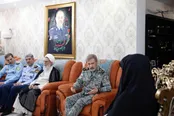 عکس: دیدار فرمانده کل ارتش با خانواده شهید سرلشکر خلبان نصیرزاده