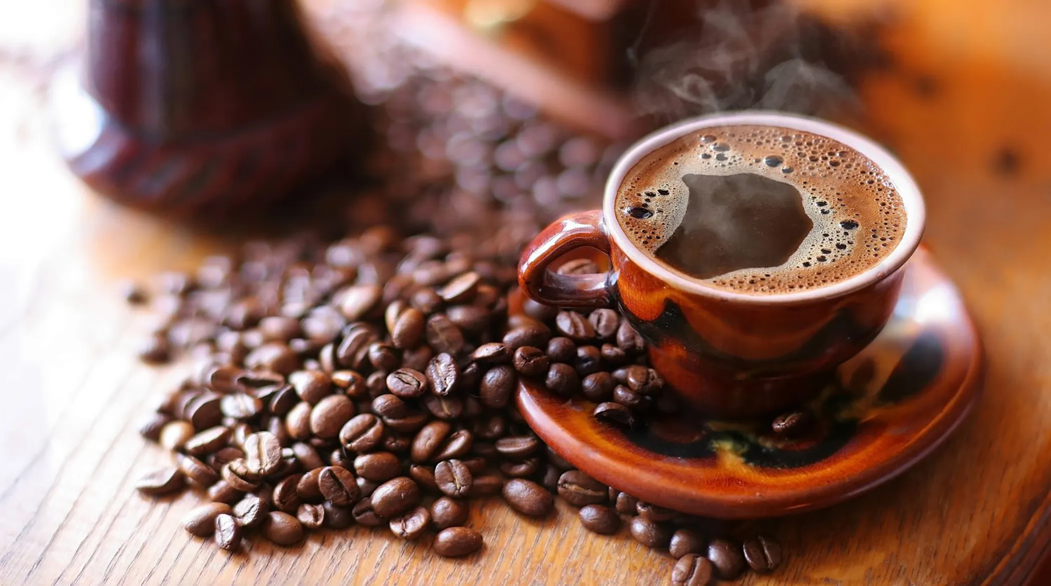 کافئین چگونه مغز را بیدار نگه می‌دارد؟